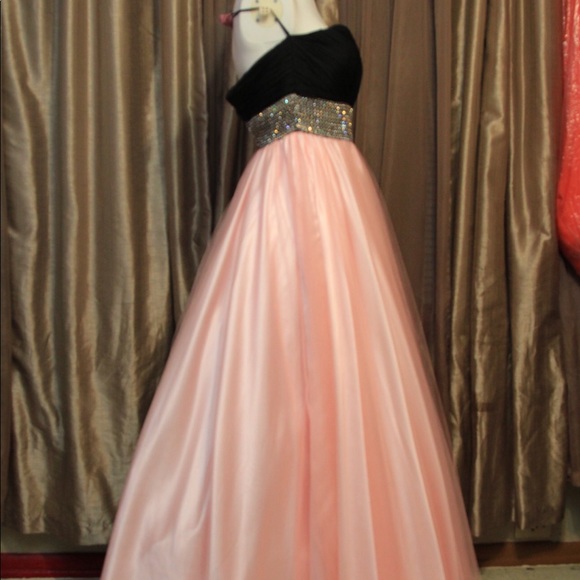 Dress - Picture 3 of 5